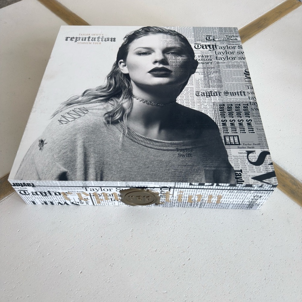 Taylor Swift Reputation VIP Box
